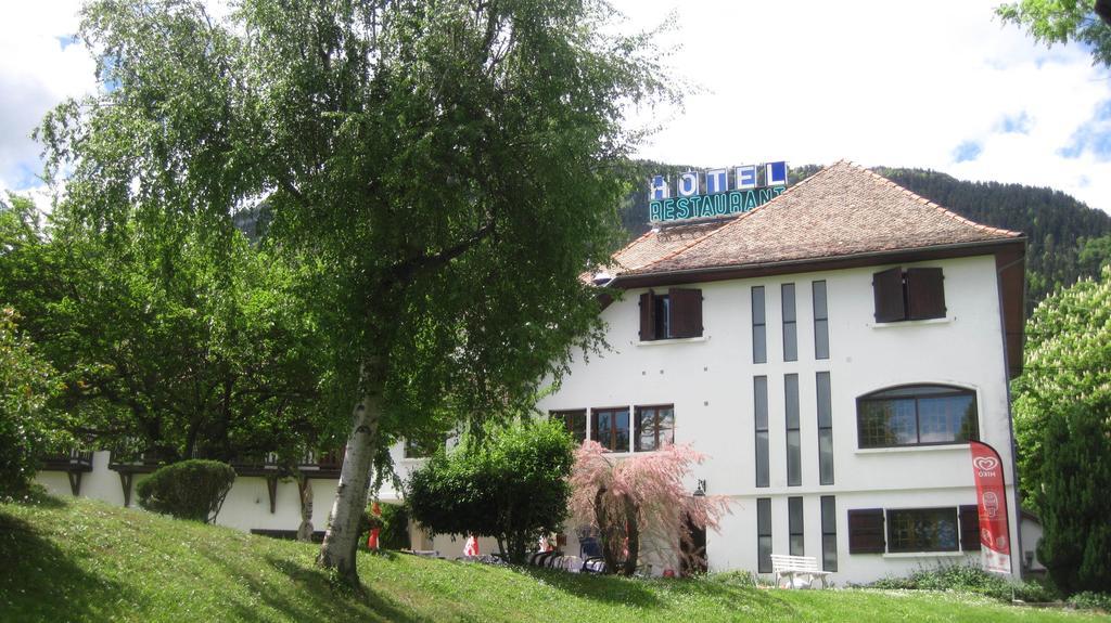 Hotel Restaurant Le Traineau Clelles Exterior photo
